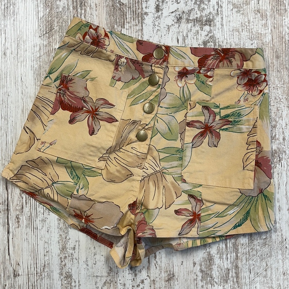 S // Urban Outfitters High Waist Hawaiian Tropical Floral shorts